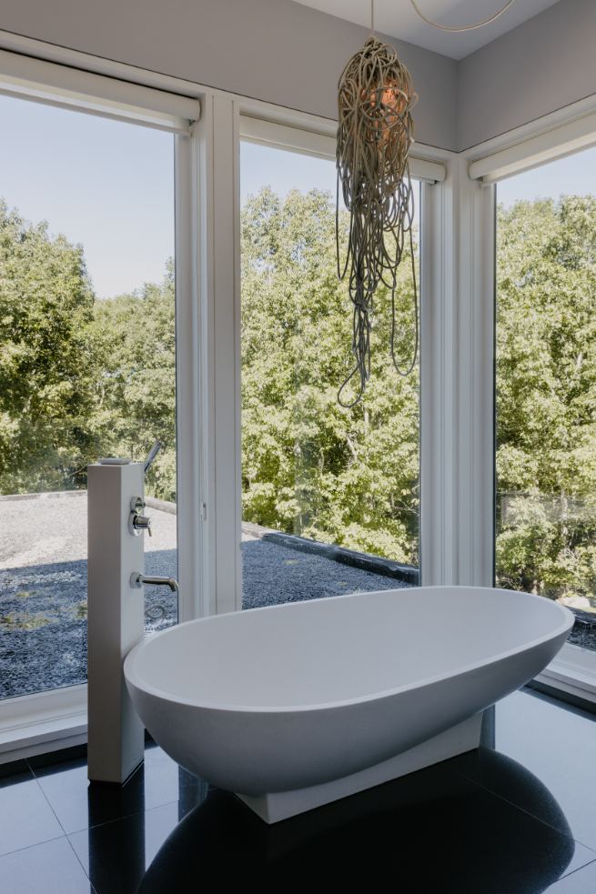 cocoon eximia white bathtub with view